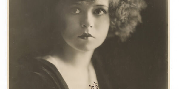 Close-up image of silent movie star Clara Bow